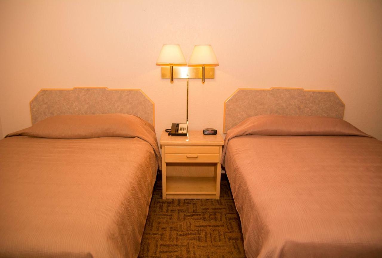 Morden Motor Inn Buitenkant foto